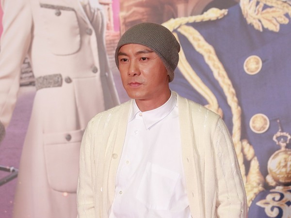 曾与周星驰齐名的张卫健,自爆搭公交车无人问津