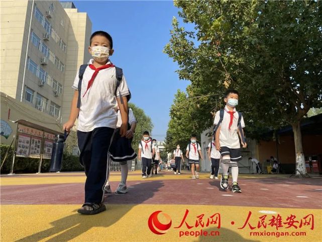 图为雄安新区雄县第二小学开学现场.任志伟摄