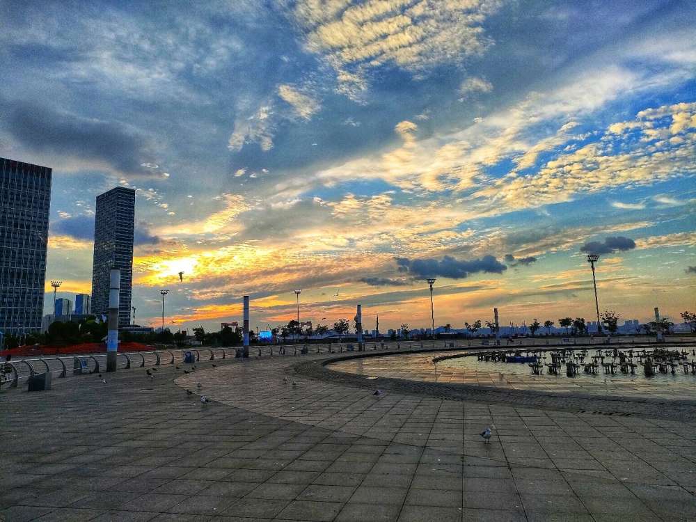 大连东港音乐喷泉广场看晚霞