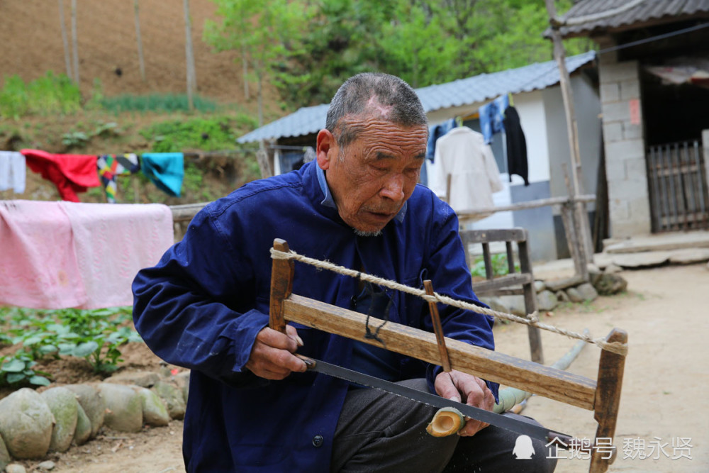 奇迹!秦岭山村82岁盲人,做了70年篾匠,2天编一个竹篮子卖30元