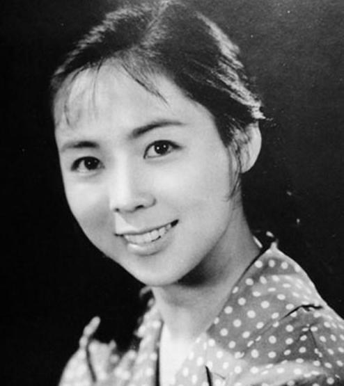《英雄儿女》演王芳爆红,却息影15年,时隔47年刘尚娴境况如何?