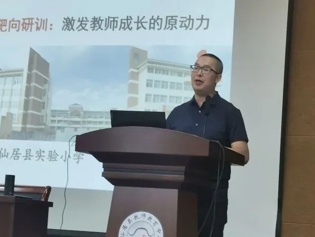 张琴 会上,下各第二中学,仙居县实验小学和仙居县春晖幼儿园代表分别