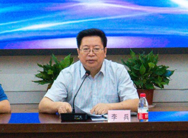四川省文联党组副书记,副主席李兵,四川省文联副主席,省摄协主席团