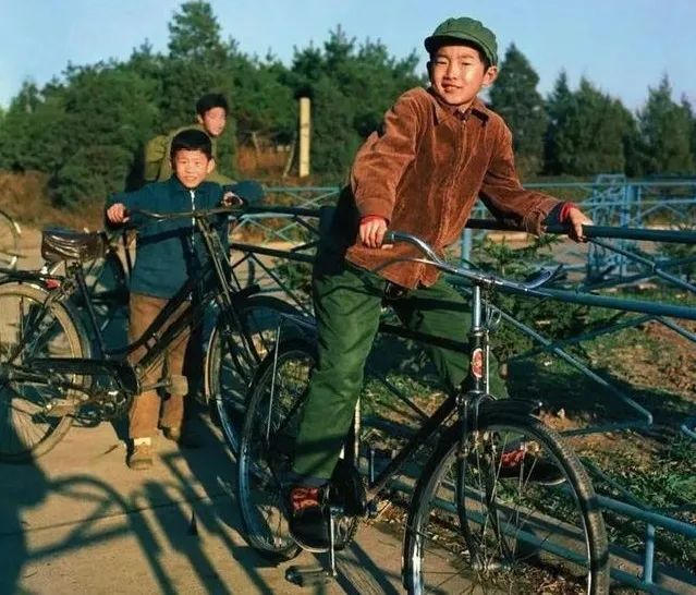 多少回 可以问爸妈借车了or 宽裕点的家庭给孩子买一辆 骑着自行车