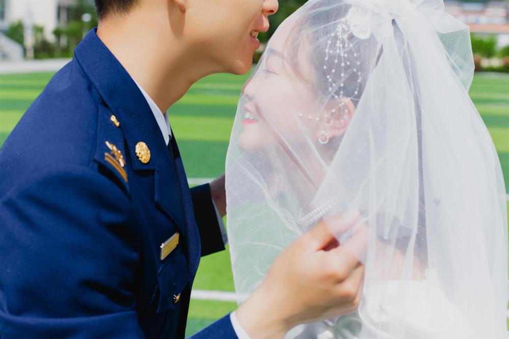 婚纱中枪_动漫婚纱情侣头像(3)