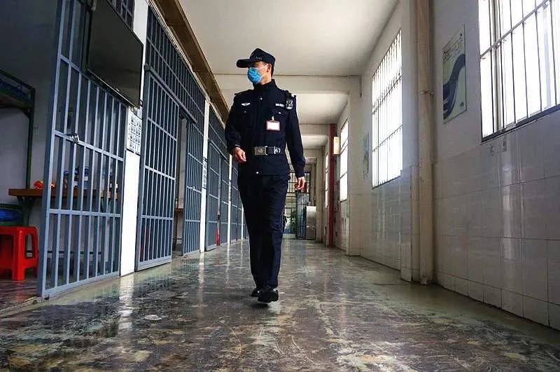 监 狱 等到判刑之后就被送到监狱了 刑期比较重的会被送到重刑监