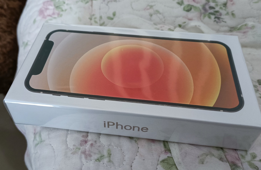 因为资源机是没有包装盒的,这台iphone12资源机居然还有包装盒,是不是