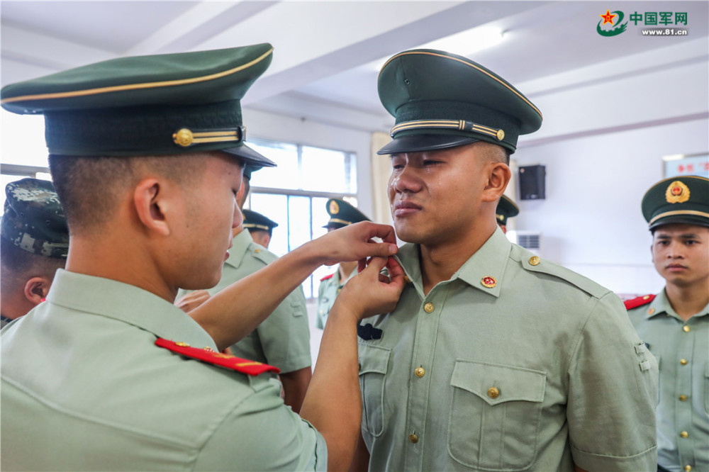 退伍季|武警退役老兵泪别军营光荣返乡