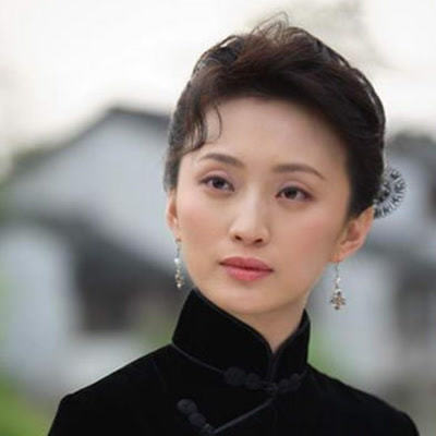许亚军:一婚黄建萍病逝,二婚张晞心脏病发作,三婚何晴