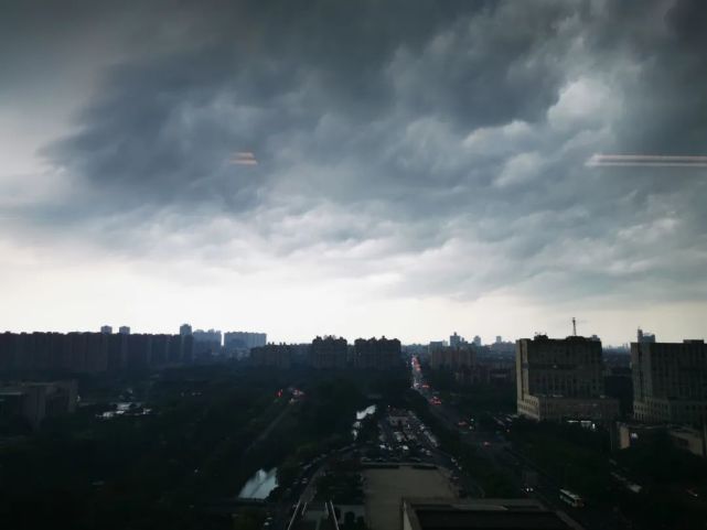 受强对流天气影响 金山局部出现短时强降水 这场雷暴雨究竟有多大?