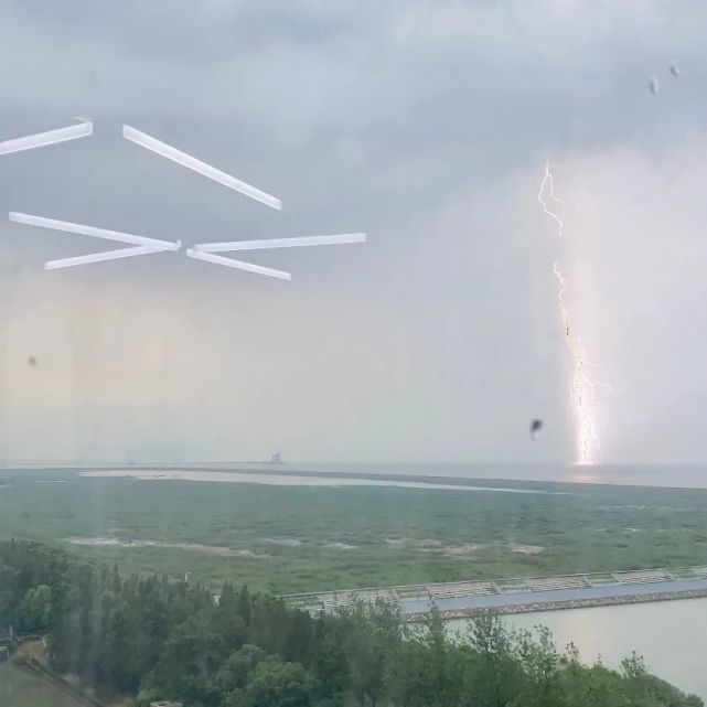 受强对流天气影响 金山局部出现短时强降水 这场雷暴雨究竟有多大?