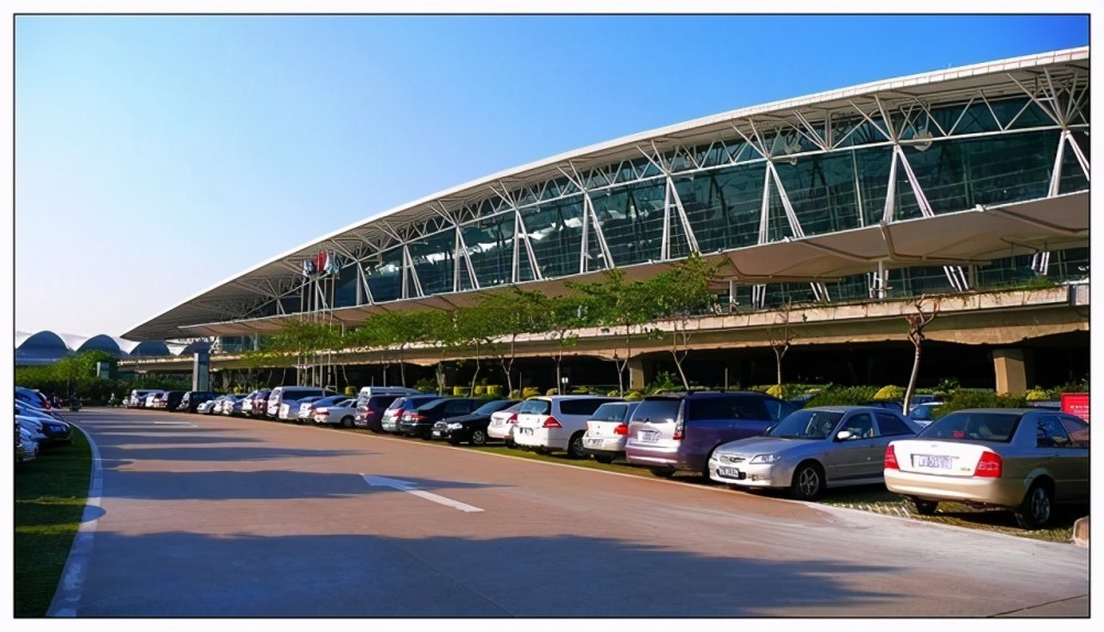广州白云机场停车费一天多少钱,广州机场停车场收费标准2021