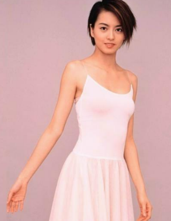 从"双面玉女"到"毫无音讯",45岁梁咏琪到底经历了什么