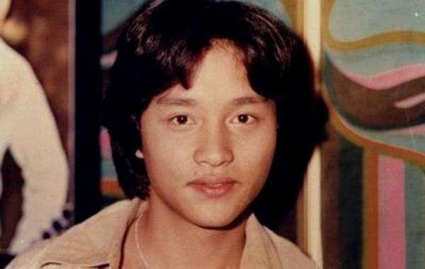 六姐不是张国荣的亲人,但在感情上却胜似亲人,在一定程度上弥补了