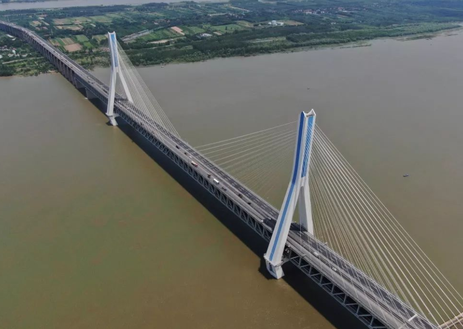 武汉有座让人"头疼"的大桥,10年翻修24次,并且越修越破