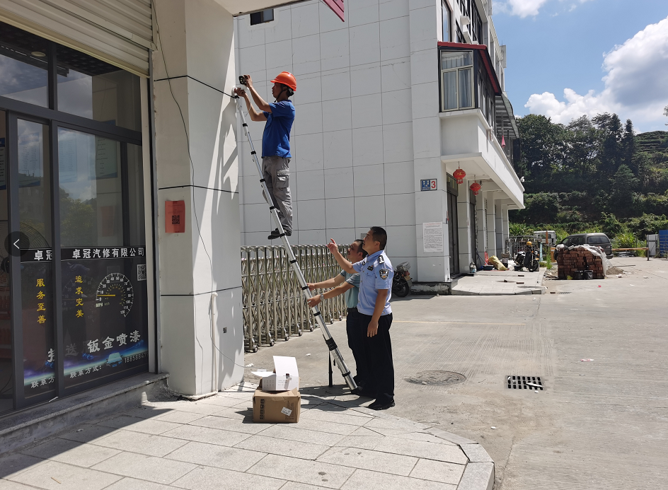 9月2日,住在南阳镇渔阳中路的陈先生开心地说"现在放心了,有治安监控