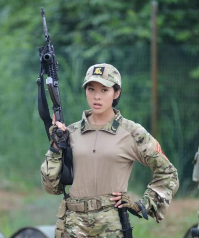 《特种兵之火凤凰》中性格细腻的女兵欧阳倩,还是《铁血武工队传奇》