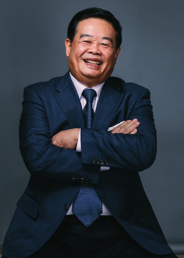 曹德旺本想与妻子离婚,但是妻子仅凭一句话,就让玻璃