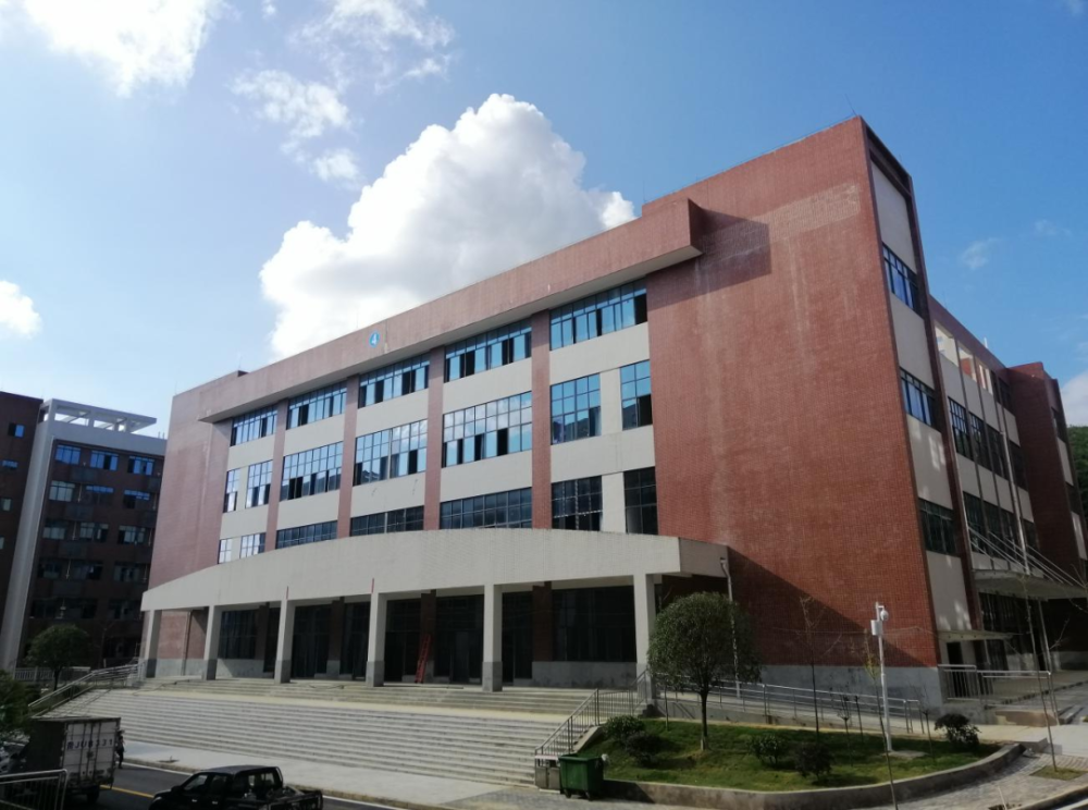 【满足2000名学生食宿学】黔南医专青云湖校区投用_腾讯新闻