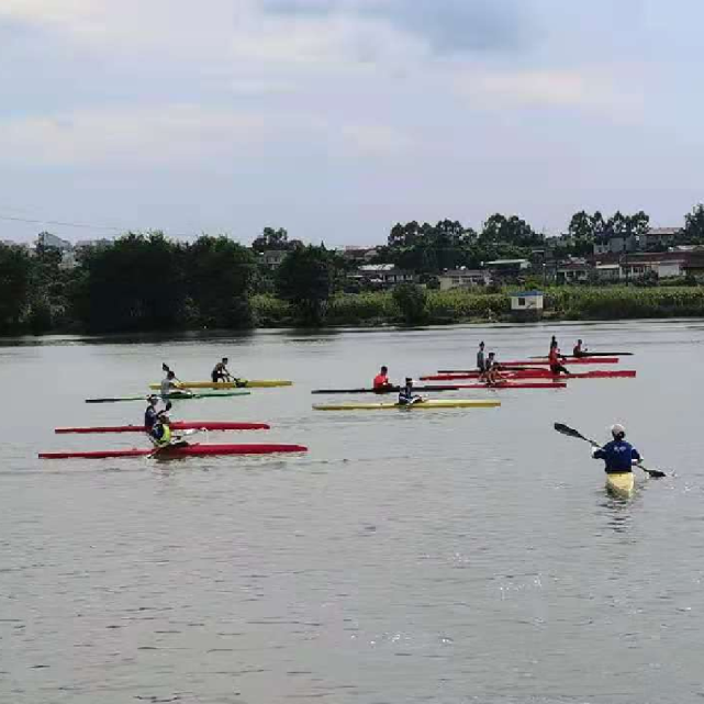 为积极备战四川省第十四届运动会,简阳市水上运动学校赛艇队到汉源