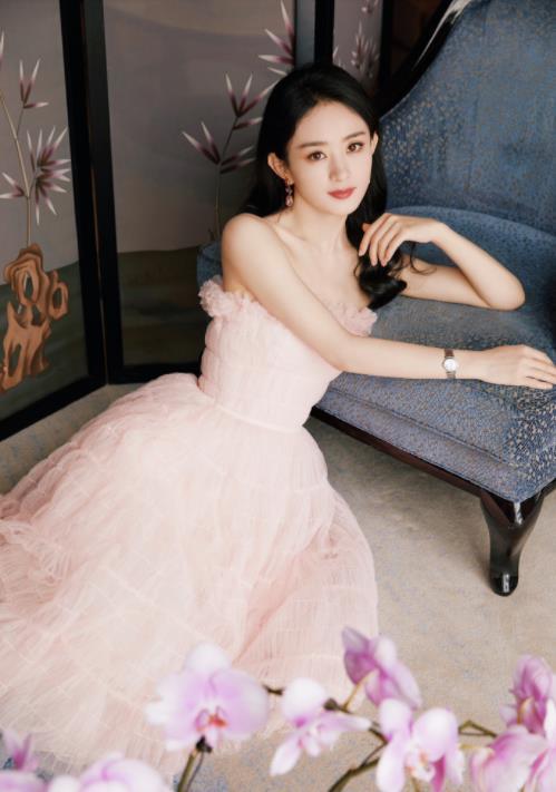 赵丽颖抱儿子现身,两岁半想想首曝光,离婚后和公公避嫌不见面