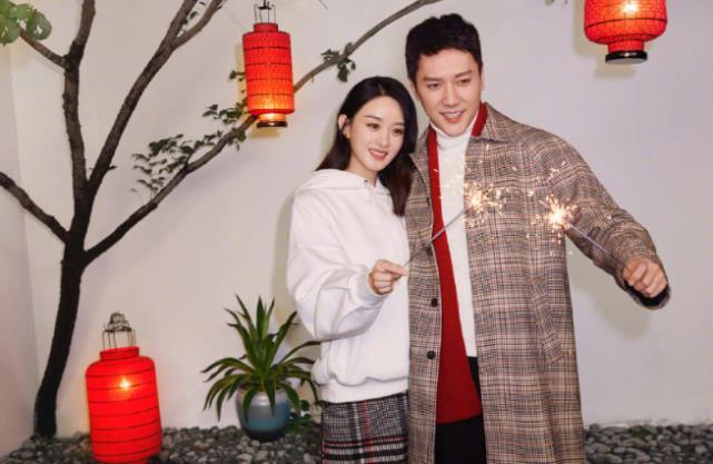 赵丽颖抱儿子现身,两岁半想想首曝光,离婚后和公公避嫌不见面
