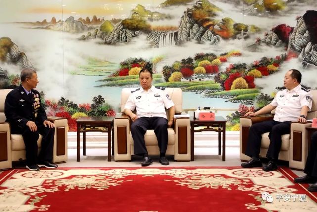 公安英模,杨东副主席送你三句话