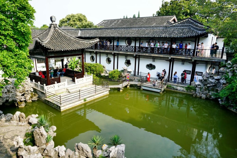一处中国古典园林建筑,由四个部分组成,是全国重点文物保护单位