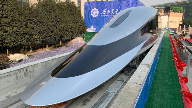 中国超级高铁亮相了,时速高达800公里,美专家却说抄袭