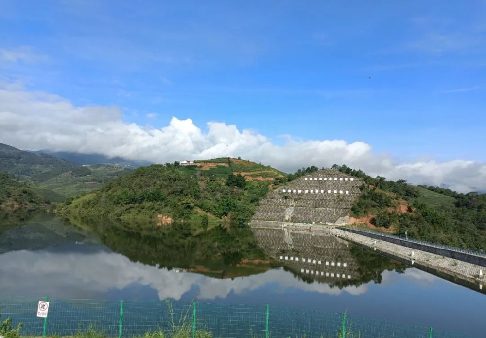 云县晓街河水库溢洪道首次过水