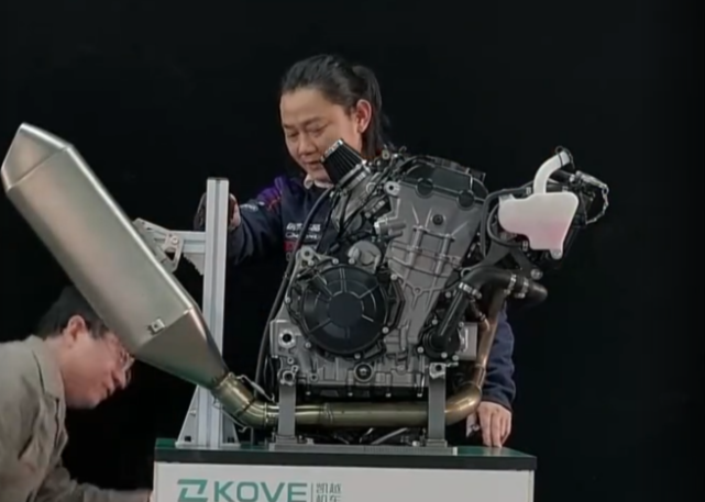 dohc八气门发动机,其重量为51kg,比用在的500x上的ke500还要轻3公斤