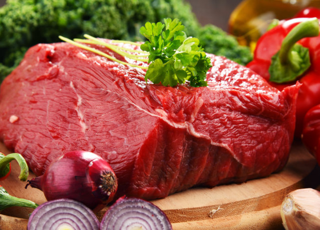 至于老人,推荐的吃肉量和成人一样,畜禽肉40-75克,75克相当于6