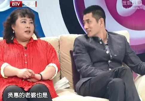 "李菁菁连忙附和:"听老婆的没错.