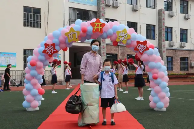开学季,石家庄市精英未来学校新生入学的n个瞬间