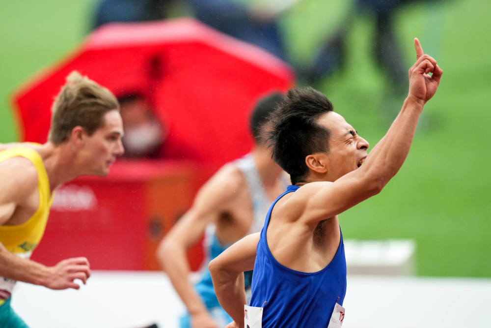 (东京残奥会)田径—男子100米t36级:邓培程破残奥纪录夺冠