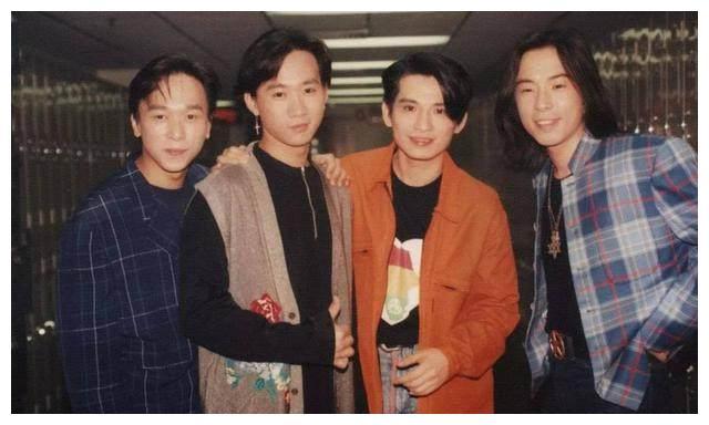 1993年,黄家驹葬礼上崩溃大闹,发誓终身不嫁的女友,现在怎么样