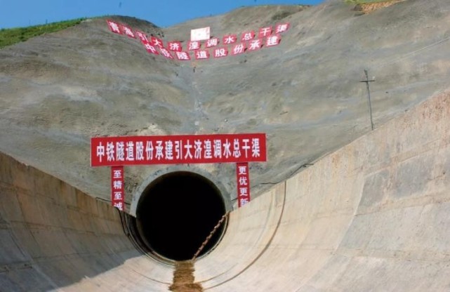 中国果断出手,修一条98公里隧道,直接凿穿秦岭