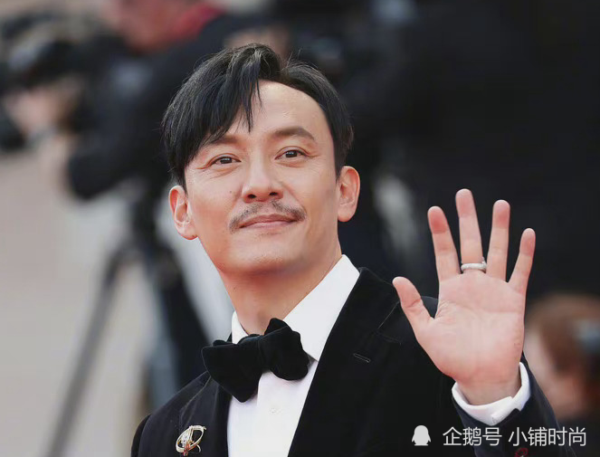 44岁张震亮相威尼斯红毯穿丝绒西服展熟男魅力发际线却太高