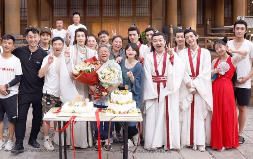 《花戎》美女扎堆,以为姜杉宋昕冉够美,不料"魏枝"
