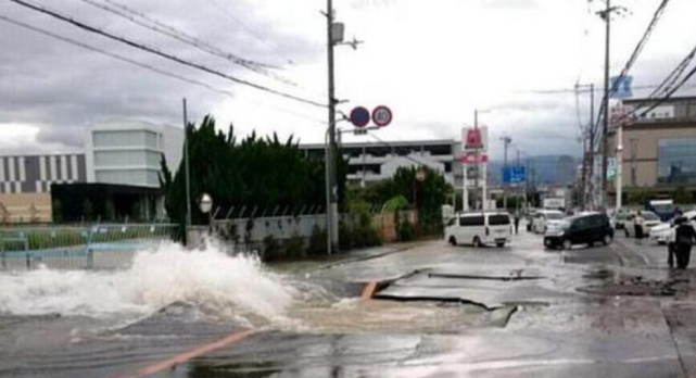 神户大地震有多恐怖?仅15秒,高架桥被连根拔起,50万日本人殒命!