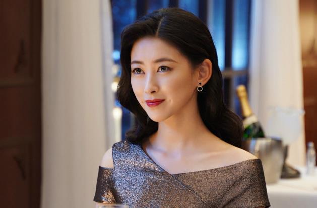 朱珠官宣产女宝宝继承了遗传了妈妈的梨涡和高颜值太会随了