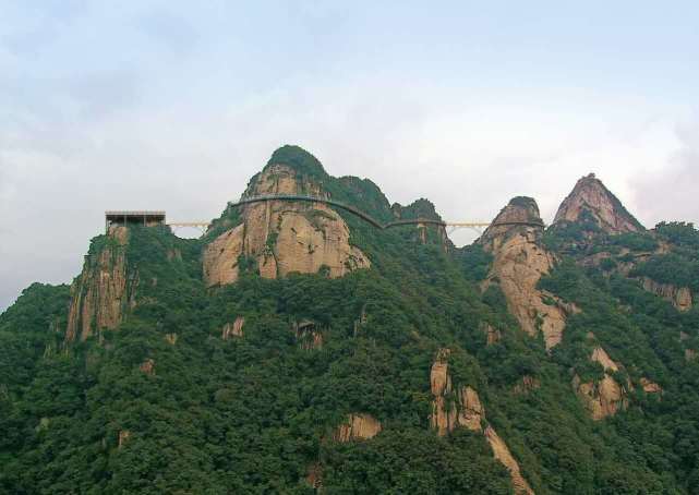 有"道家北顶"之称的山,是南阳伏牛山世界地质公园的主要园区