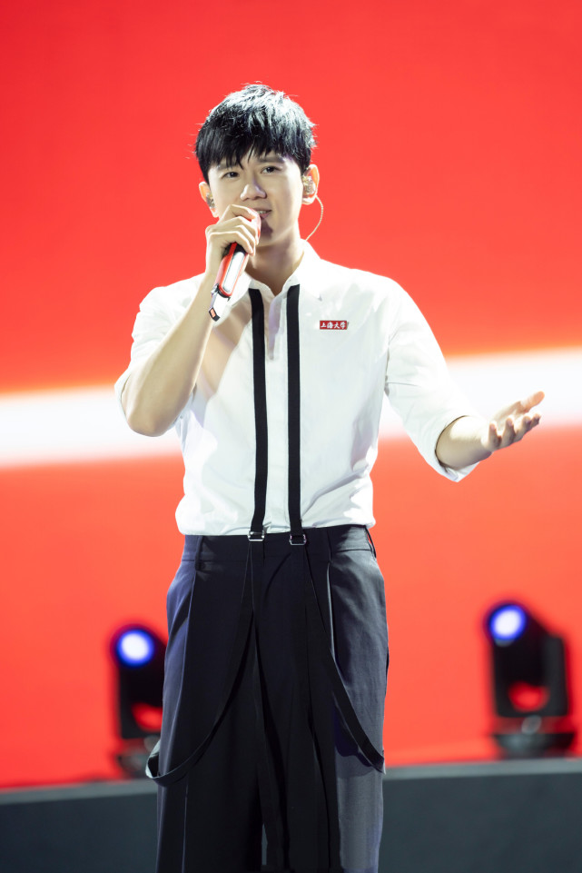 张杰现身上海大学,开学典礼激情演唱,并担任特聘音乐