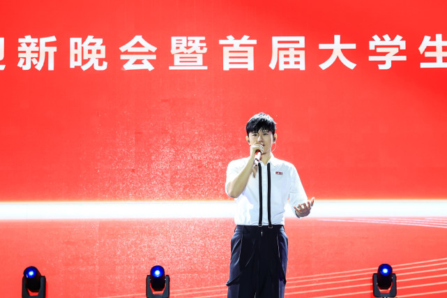 张杰现身上海大学,开学典礼激情演唱,并担任特聘音乐