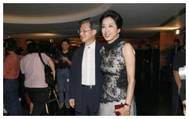 罗康瑞将百亿家产分给二婚妻子朱玲玲,一双儿女坚决放弃剩下50亿