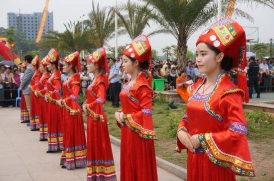 中国人口最多的少数民族_我国人口最多的少数民族主要分布的省级行政区是(2)