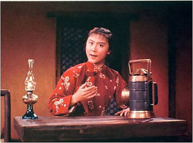 《红灯记》中感情深厚的父女,台下却势同水火,两人从无眼神交流