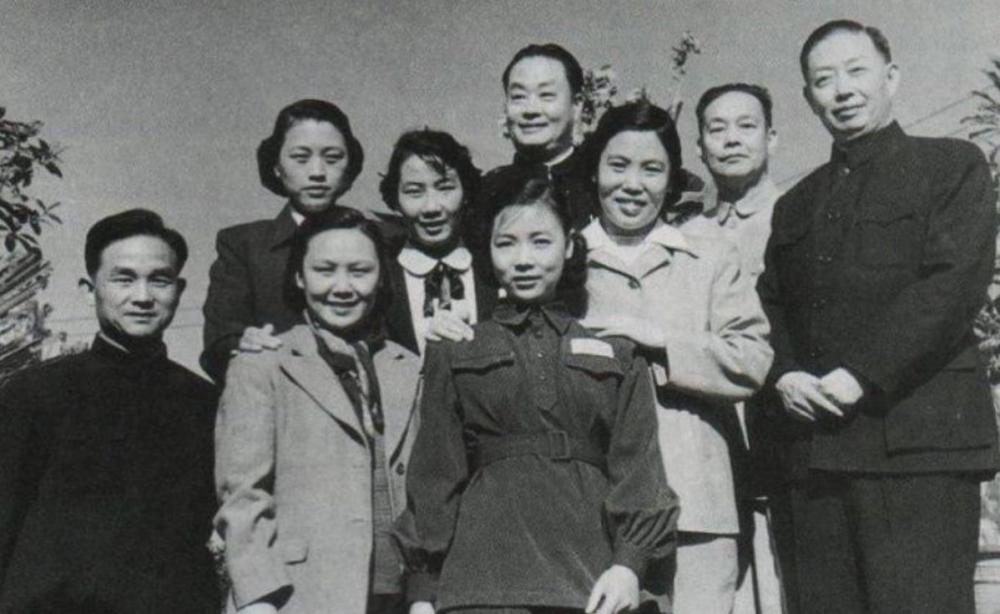 其父陈金榜是常香玉的丈夫陈宪章和前妻生的,之后跟着陈宪章和常香玉