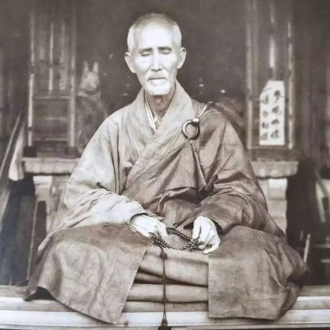 虚云长老辞世诗虚云长老圆寂前曾作诗一首:少小离尘别故乡, 天涯云