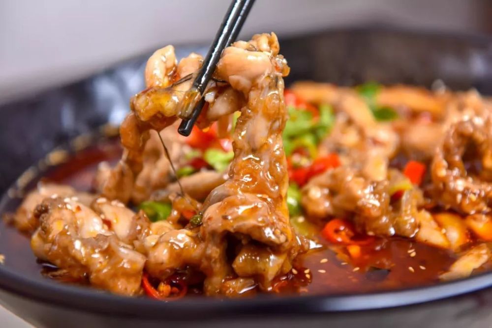 鲜香味美的彩椒牛蛙,一道令人胃口大开的回味美食